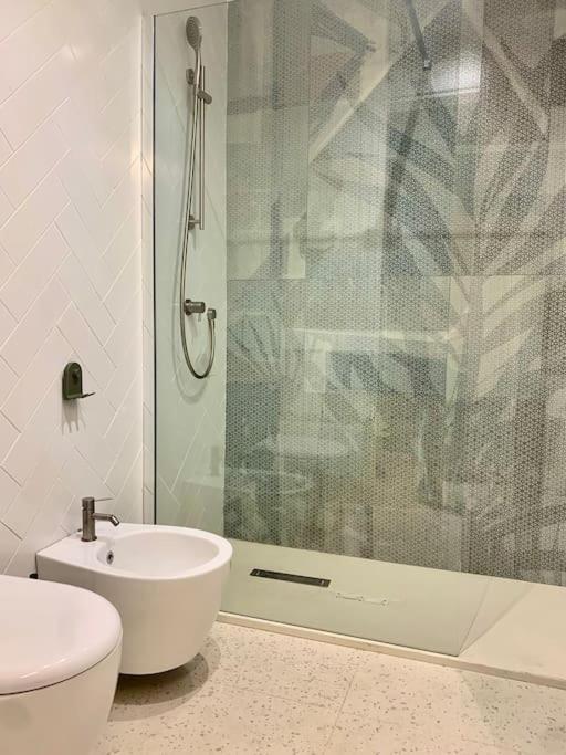 Lovely Studio Flat In Bocconi Milán Exterior foto