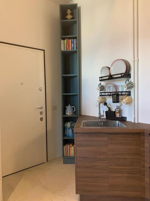 Lovely Studio Flat In Bocconi Milán Exterior foto