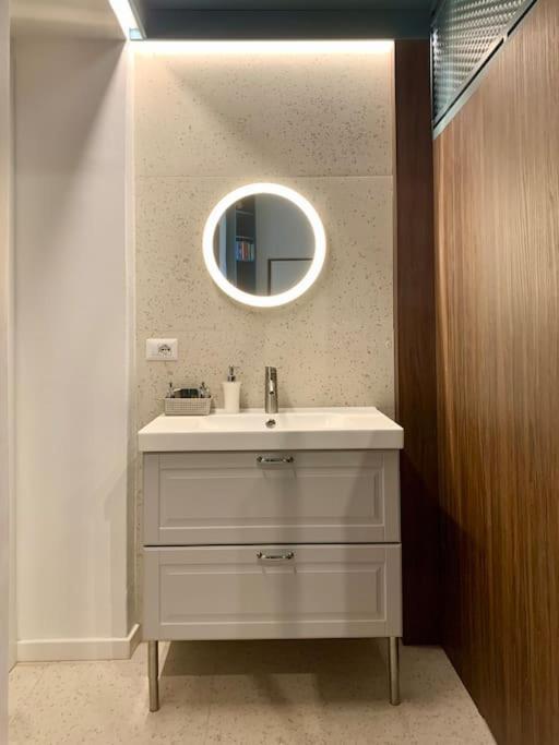 Lovely Studio Flat In Bocconi Milán Exterior foto