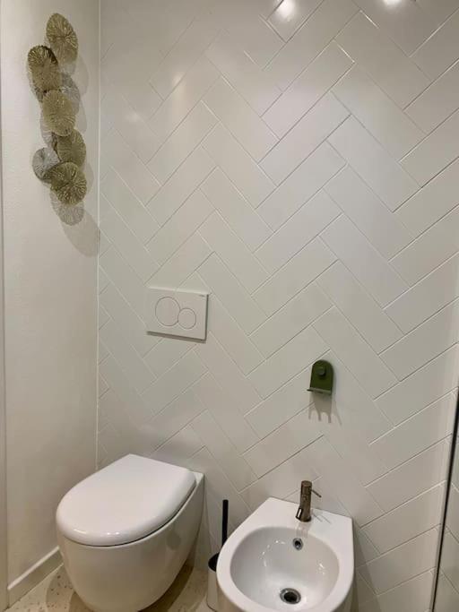 Lovely Studio Flat In Bocconi Milán Exterior foto